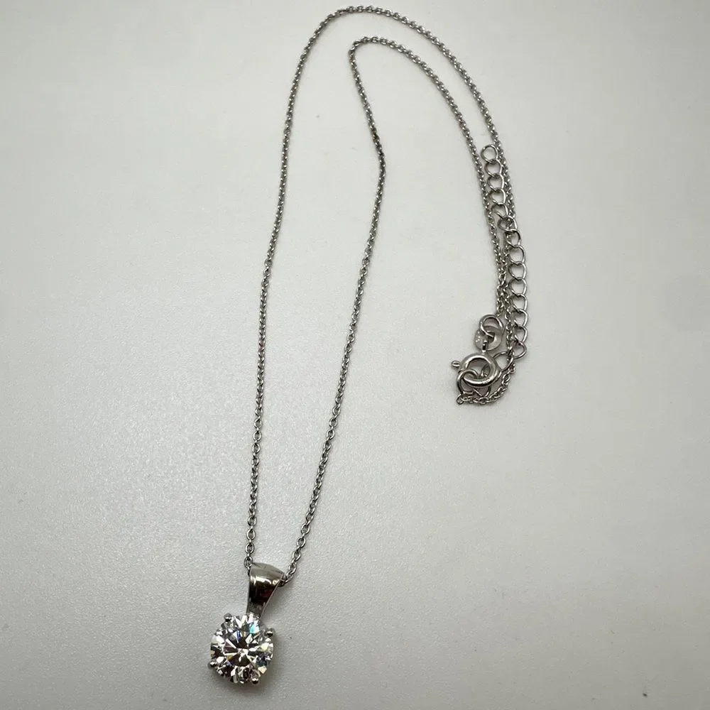 NIB Verozi 2ct‎ (8mm) Moissanite stone solitaire necklace in sterling silver!